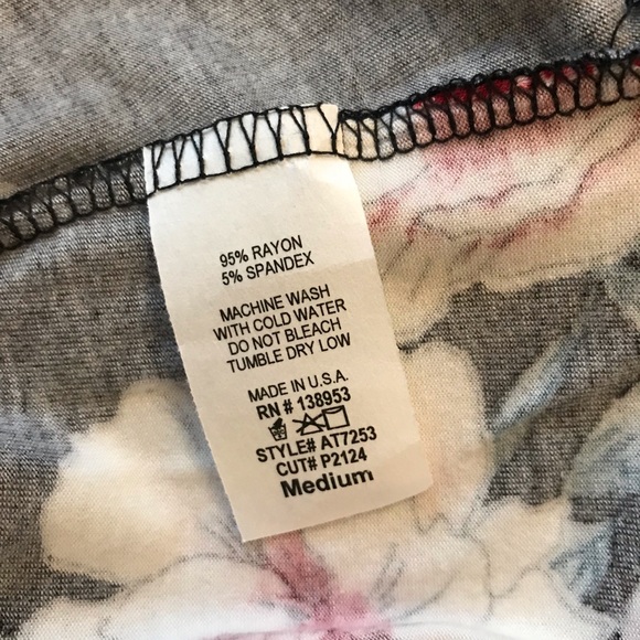 ✨LAST ONE ✨Sun N Moon Black Floral Top - Picture 4 of 4